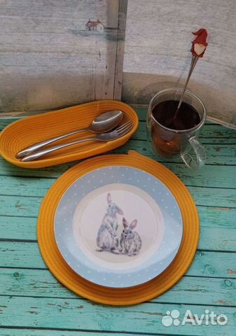 Салфетки под тарелки и корзина для приборов