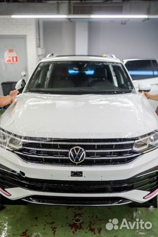 Оклейка капота авто