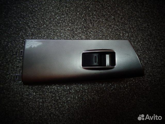 Кнопка стеклоподъемника передняя левая Toyota