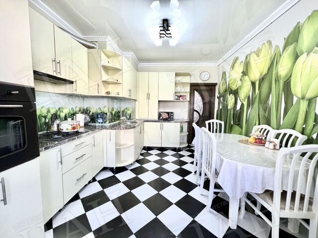 3-к. квартира, 90,2 м², 1/8 эт.