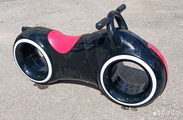 Беговел Tron Bike с bluetooth черно красный