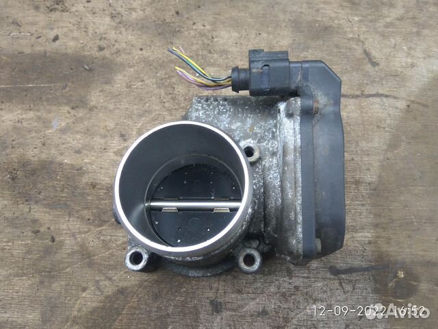Заслонка дроссельная на Шкода Суперб 2012 года