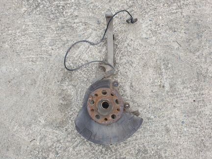 Кулак передний левый для Mercedes W220