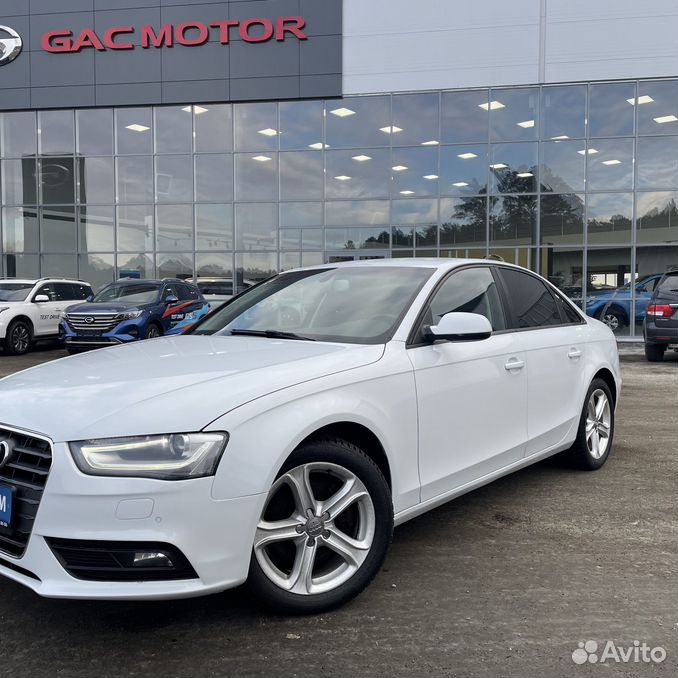 926 км. Ауди белая. Audi a4 2017 года