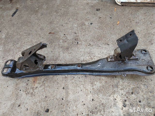 Лыжа подрамника Nissan Almera N16