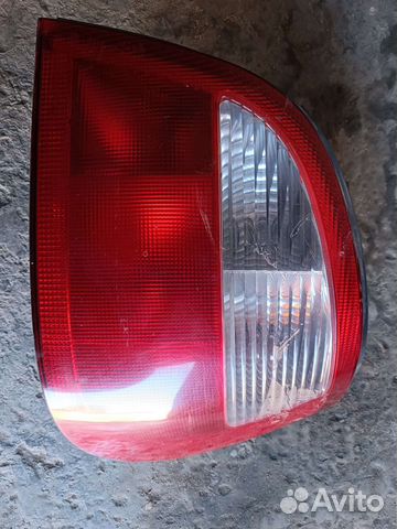 Задний фонарь Renault Megan 1 7700428321