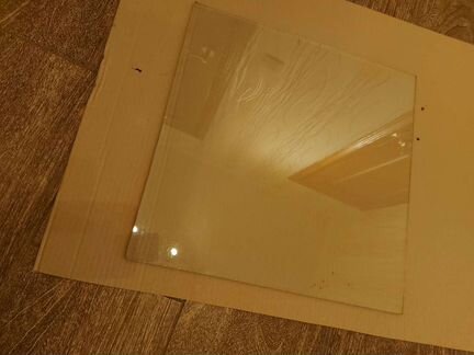 Стекло от витринных полочек