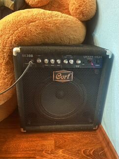 Комбоусилитель cort для баса