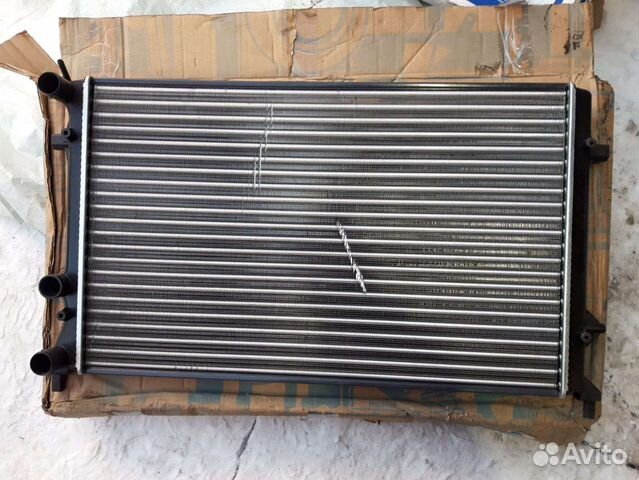 Радиатор охлаждения Фольксваген Джетта 6 1.6
