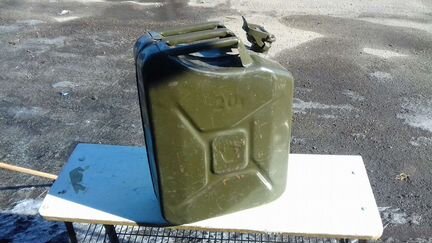 Канистра для бензина 20л кнр