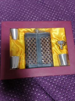 Фляжка со стаканчиками