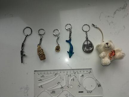 Брелоки на ключи и подвески на телефон