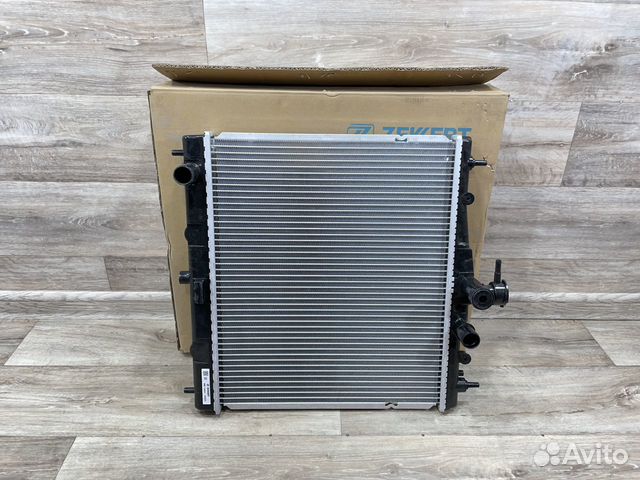 Радиатор охлаждения двигателя Nissan Note / Micra