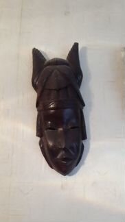 Маски африканские из красного дерева