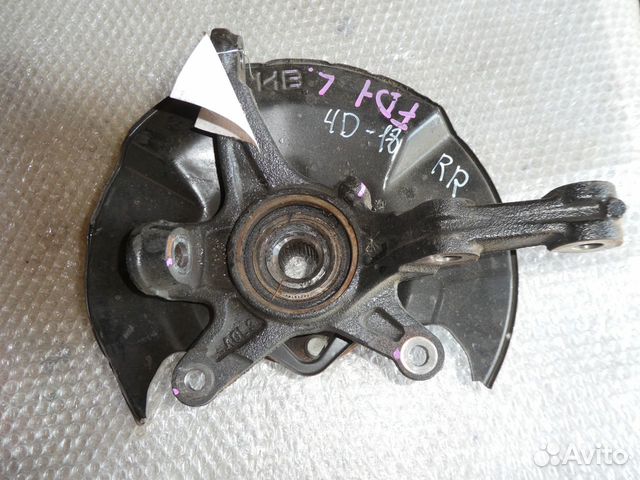 Кулак передний левый Honda Civic 4D 1.8 L