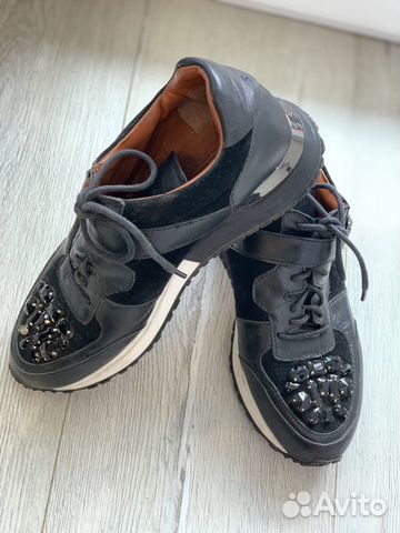 Кроссовки женские