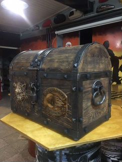 Сундук старинный