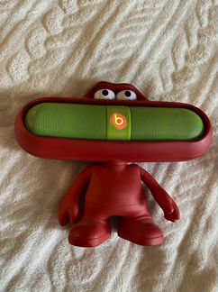 Портативная колонка beats pill зеленая с подставко