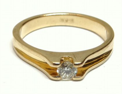 Золотое кольцо 585 пробы с бриллиантом 0.13 ct