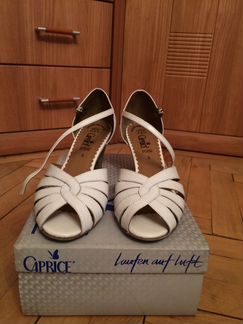 Босоножки Caprice кожаные белые р-р 37