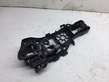 Кронштейн ручки задний левый Volkswagen Passat B7