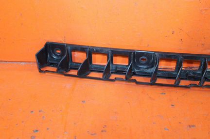 Кронштейн бампера задний Skoda Rapid 1 2014-Нв