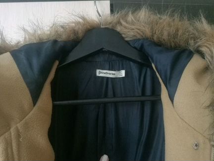 Осеннее полупальто с капюшоном Stradivarius