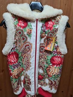 Жилет с капюшоном