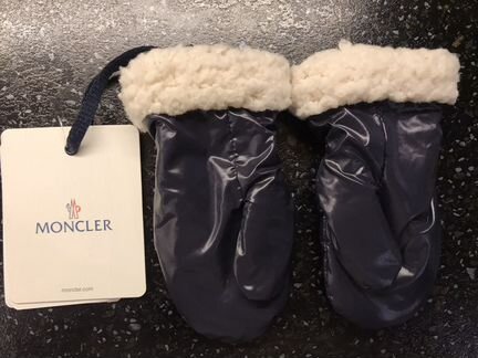 Детские новые варежки Moncler