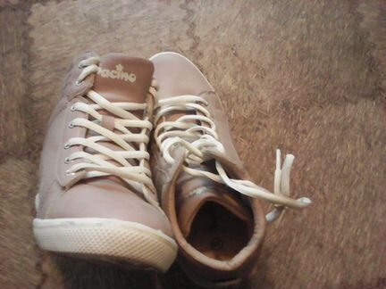 Кроссовки женские