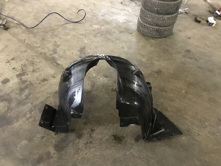Подкрылок на BMW X3 E83 передний левый оригинал