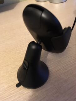 Держатель телефона с бесконтактной зарядкой Qi