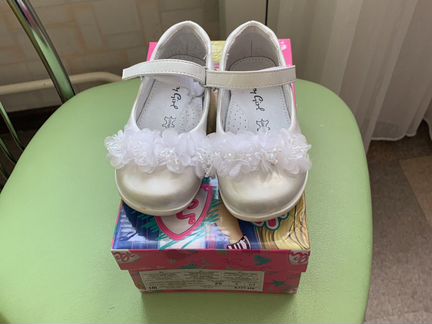 Туфли на праздник для девочки 25 р