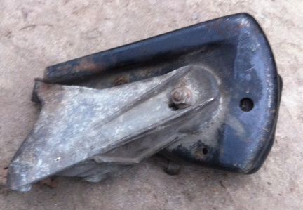 Подушка кпп Volvo 850