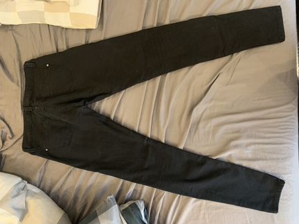 Джинсы черные terranova