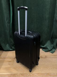 Чемодан на колесах М