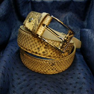 Ремень мужской из кожи питона бежевый