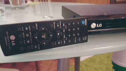 LG DVD/CD/divx/MP3 Player DVX350 + 9 Bluray (подар