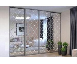 Встроенный шкаф-купе с зеркалами с гравировкой ром