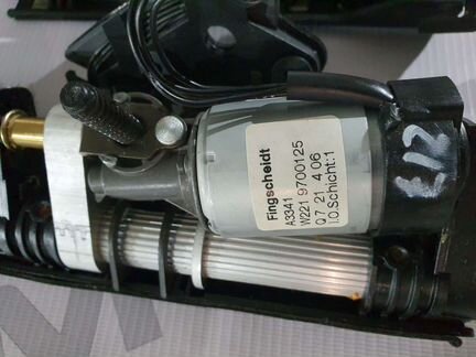 Механизм поднятие задних подголовников на Мерседес