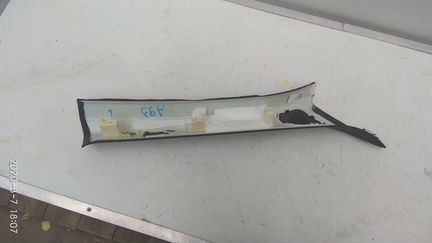 Облицовка передней стойки внутренняя левая Audi Q7