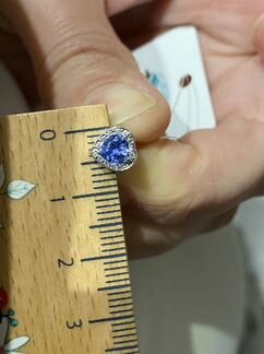 Золотые серьги пусеты с сапфирами и бриллиантами