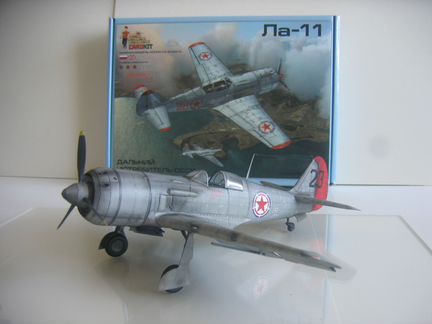 Сборная модель-копия истребителя Ла-11