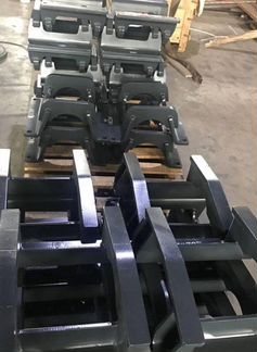 Защита катка опорного для PC300-7 (207-30-51191)