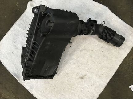 7L6129601B корпус воздушного фильтра R Ауди Q-7