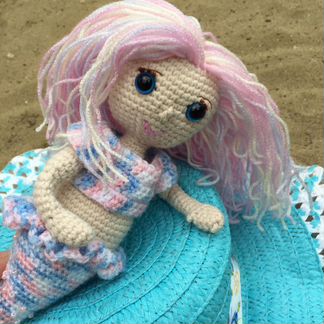 Вязанная кукла русалочка