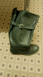 Новые кожаные сапоги