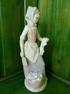 Статуэтка Маленькая прачка, NAO by lladro