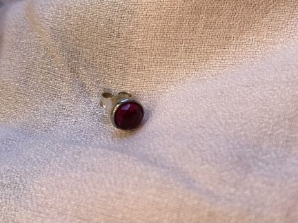 Гранатовая сережка Пандора