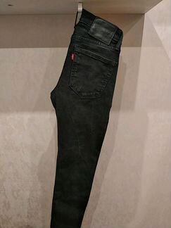 Джинсы Levis